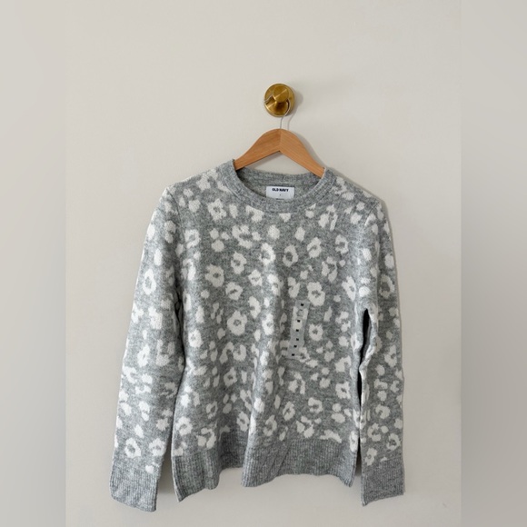 Old Navy Sweaters - Old Navy Gray and White Patterned Sweater